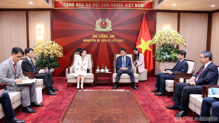 Bộ trưởng Lương Tam Quang và Đại sứ Lee Mi Yon bày tỏ vui mừng nhận thấy, quan hệ Việt Nam - Hàn Quốc đang trong giai đoạn phát triển tốt đẹp nhất.