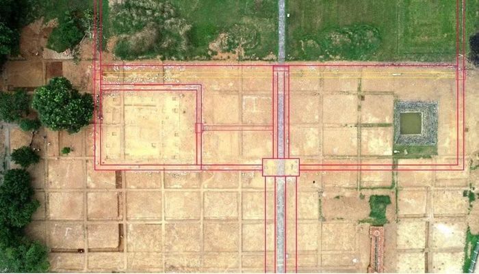 Năm 1402, Hồ Quý Ly nhường ngôi cho con trai là Hồ Hán Thương. Cũng trong năm này, Đàn tế Nam Giao được xây dựng.