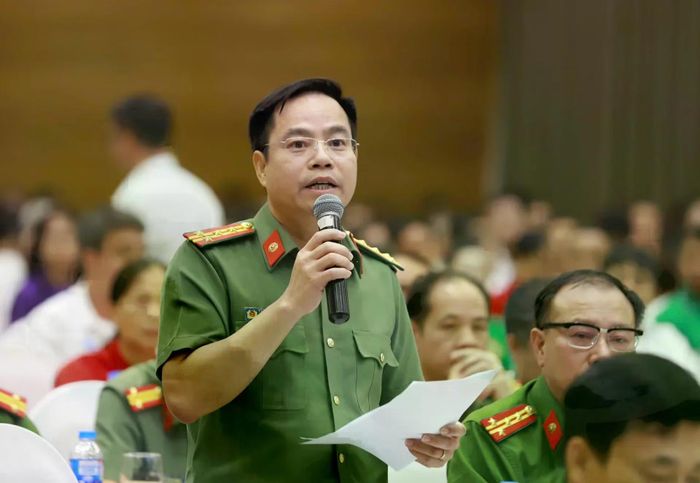  Đại tá Trần Quý Trường, Phó Cục trưởng Cục Xây dựng phong trào bảo vệ An ninh Tổ quốc ﻿trả lời câu hỏi tại diễn đàn. 