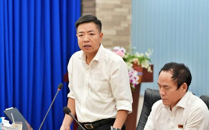 Ông Luân Quốc Hưng - Phó Tổng giám đốc EVNHCMC phát biểu tại buổi làm việc.