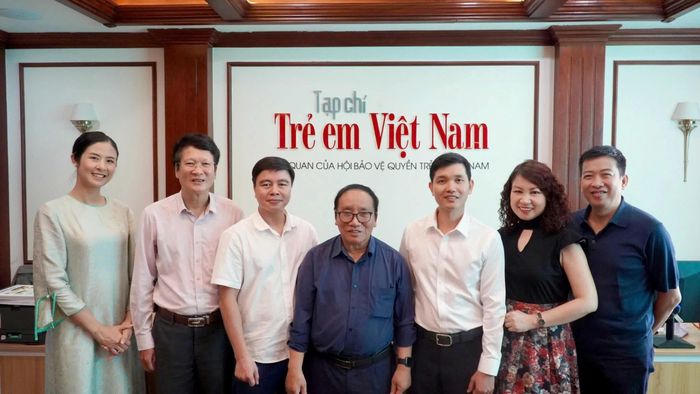 Hội đồng Chung khảo cuộc thi “Viết và bình chọn Trường học Hạnh phúc 2026” mùa 2. (Ảnh: Minh Hằng)