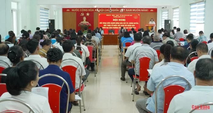 Các đại biểu dự hội nghị.