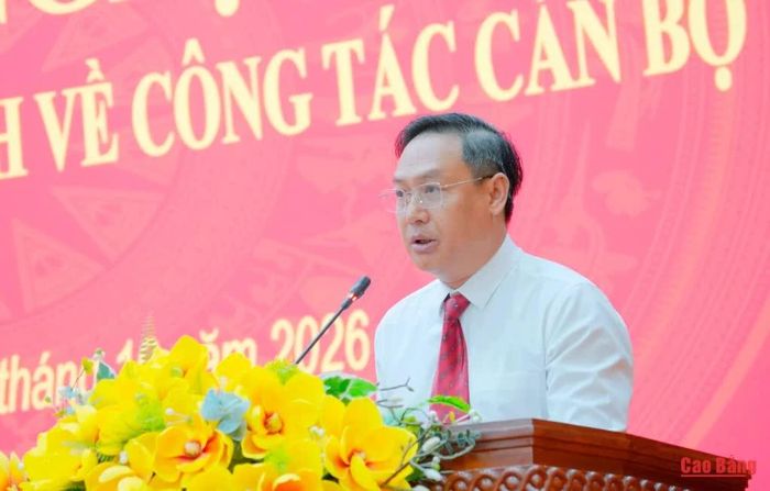 Đồng chí Nguyễn Huy Hoàng, Giám đốc Sở Xây dựng phát biểu nhận nhiệm vụ.