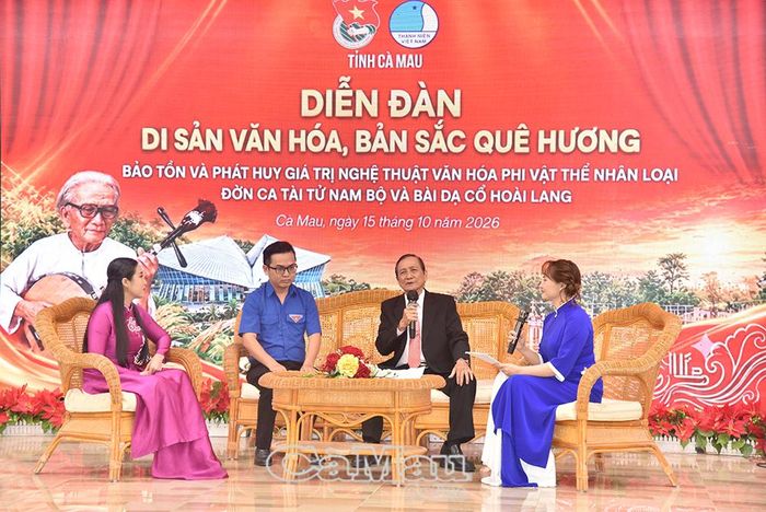  Các nhà nghiên cứu, nghệ sĩ, soạn giả cải lương trao đổi về giá trị nghệ thuật đờn ca tài tử Nam Bộ.