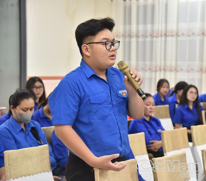 Thanh niên chia sẻ trách nhiệm của người trẻ trong gìn giữ, phát huy nghệ thuật đờn ca tài tử.