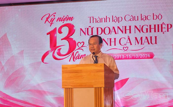 Phó Chủ tịch UBND tỉnh Nguyễn Minh Luân phát biểu tại buổi họp mặt.