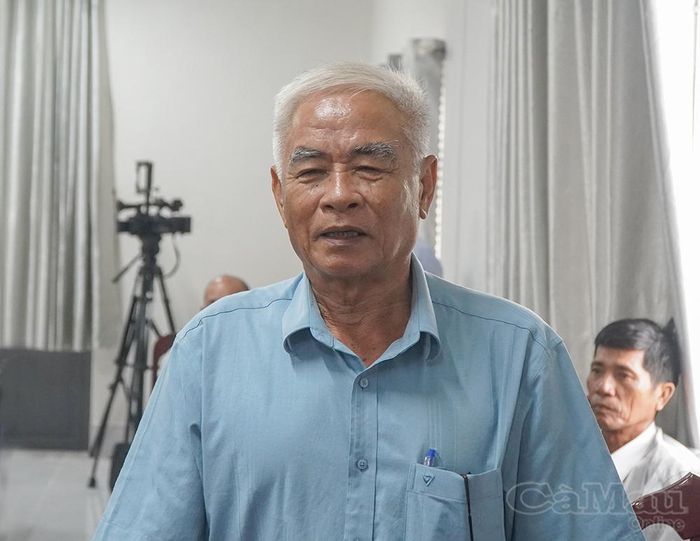 Ông Hồ Minh Anh (ấp Đầm Cùng, xã Cái Nước) bày tỏ quan tâm đến kỹ thuật ương nuôi, quản lý môi trường ao nuôi và các biện pháp kiểm soát dịch bệnh.