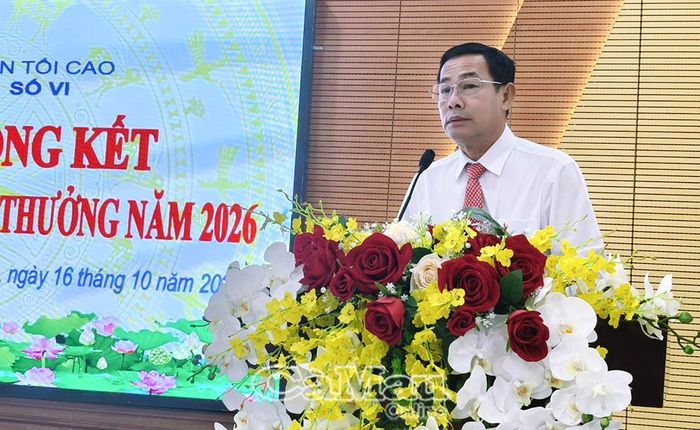 Chánh án TAND tỉnh Cà Mau Võ Kế Nghiệp, Trưởng Cụm thi đua số VI, phát biểu khai mạc hội nghị.