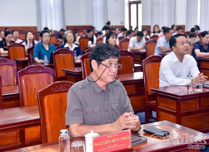 Đồng chí Nguyễn Huy Thái, Phó Trưởng ban Tuyên giáo Tỉnh uỷ, tham dự hội nghị tại điểm cầu phường Bạc Liêu.