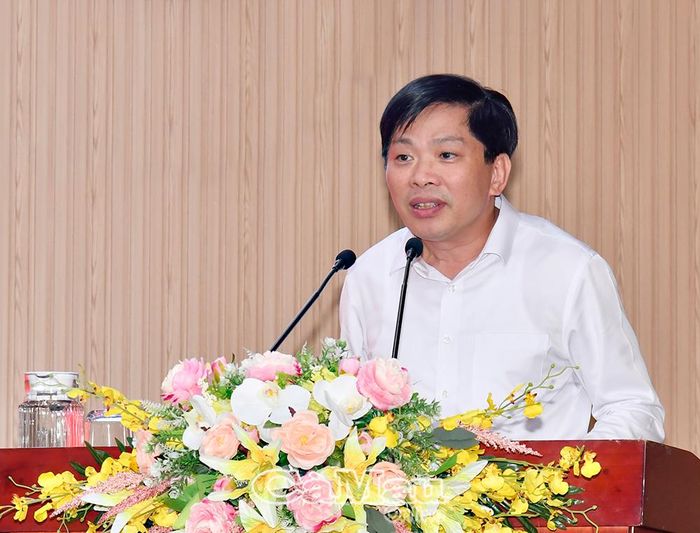 Phó Bí thư Thường trực Tỉnh uỷ Đặng Văn Dũng đề nghị mỗi cán bộ, đảng viên cần nâng cao trách nhiệm, bắt tay ngay vào hành động để xây dựng Cà Mau phát triển nhanh, xanh, bền vững, giàu từ biển, mạnh về biển.