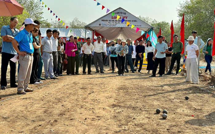 UBND các xã, phường, đặc khu tổ chức thực hiện hiệu quả chính sách dân tộc, tôn giáo gắn với phát triển kinh tế - xã hội ở địa phương; tăng cường công tác dân vận, đối thoại với Nhân dân. Ảnh: MINH NGUYỄN