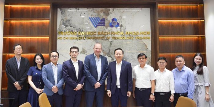Lãnh đạo tập đoàn Pasqal - doanh nghiệp công nghệ hàng đầu của Pháp chuyên phát triển máy tính lượng tử dựa trên nguyên tử trung hòa làm việc và đề xuất các hướng hợp tác tiềm năng với Trường Đại học Bách khoa (Đại học Quốc gia TP. Hồ Chí Minh)