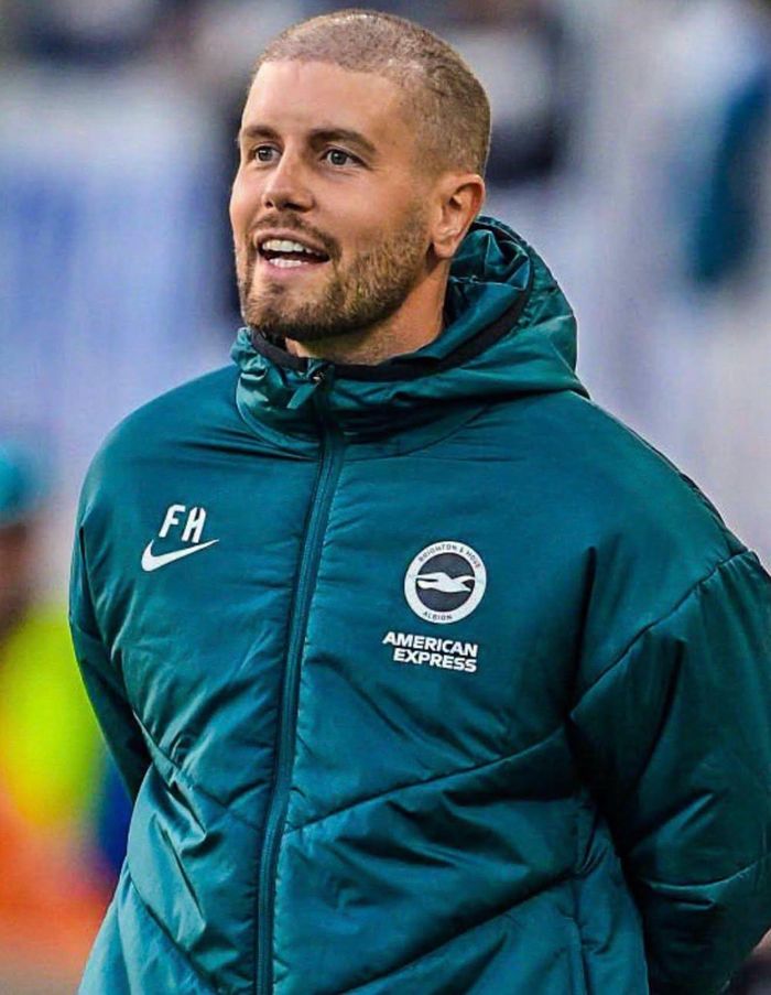 Huấn luyện viên của Brighton & Hove Albion là Fabian Hurzeler cũng được đưa vào danh sách tiềm năng