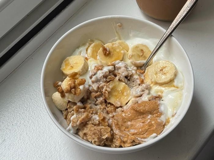 Yến mạch chứa chất xơ hòa tan beta glucan, giúp no lâu. Ảnh minh họa