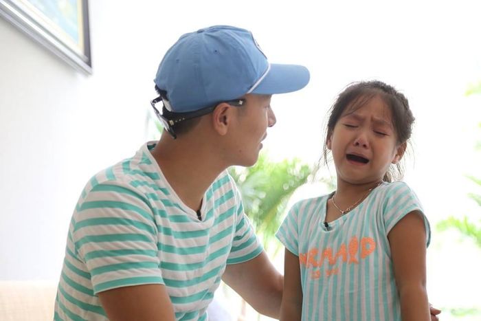 Bé Chip cùng bố tham gia chương trình "Bố ơi! Mình đi đâu thế?" năm 2015.