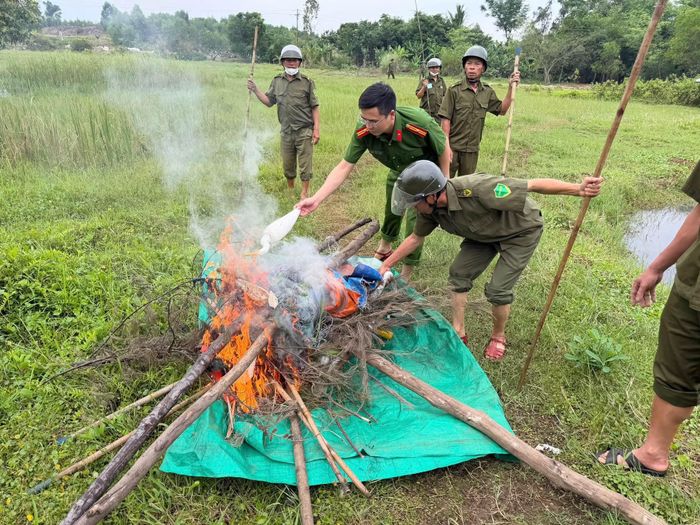 CAX Quỳnh Anh, tỉnh Nghệ An ra quân xử lý hoạt động bẫy bắt chim trời và thả chim về môi trường tự nhiên (ảnh Facebook CAX Quỳnh Anh)