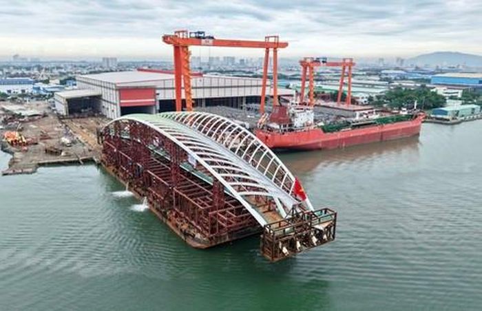 Cây cầu đi bộ hình lá dừa nước này được kỳ vọng tạo nên biểu tượng mới trên sông Sài Gòn