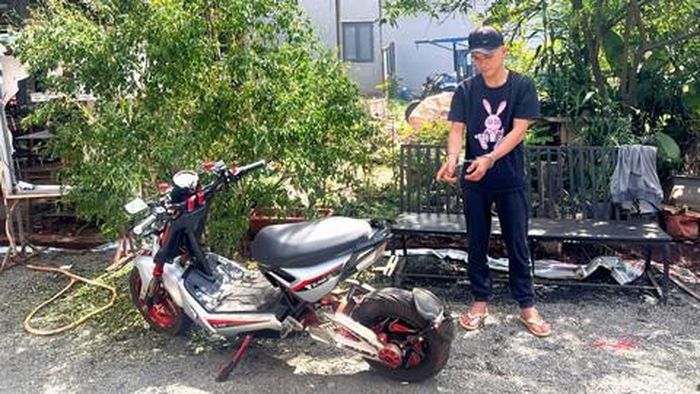 Đối tượng cùng tang vật là chiếc xe điện vừa trộm được