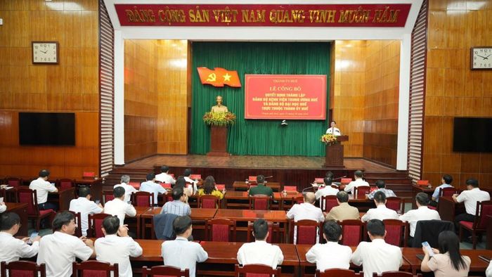 Lễ công bố thành lập Đảng bộ Bệnh viện Trung ương Huế và Đảng bộ Đại học Huế trực thuộc Thành ủy Huế