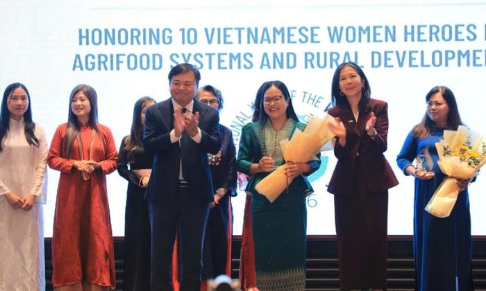 Thạc sĩ Thạch Thị Chal Thi phát triển chuỗi giá trị mật hoa dừa, tạo sinh kế cho phụ nữ nông thôn.