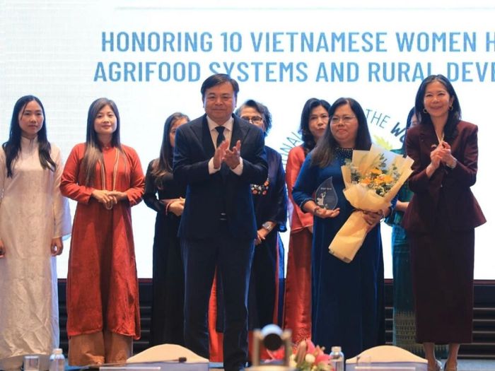 Bà Đinh Thị Tiếu Oanh, Trưởng Bộ môn Cây công nghiệp thuộc Viện Khoa học Kỹ thuật Nông Lâm nghiệp Tây Nguyên (WASI)