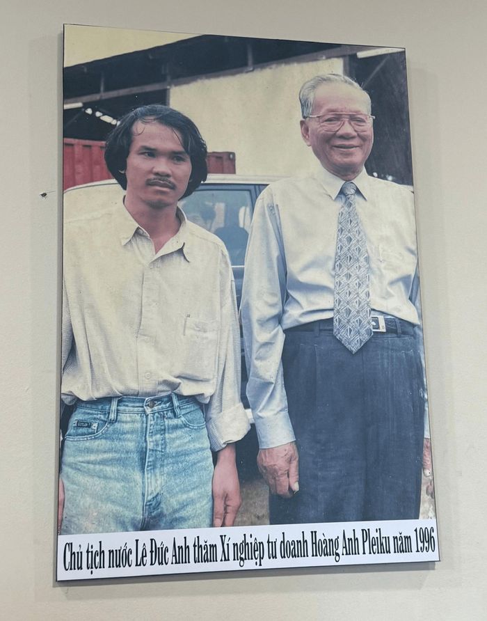 Chủ tịch Tập đoàn Hoàng Anh Gia Lai Đoàn Nguyên Đức tiếp đón Chủ tịch nước Lê Đức Anh năm 1996.