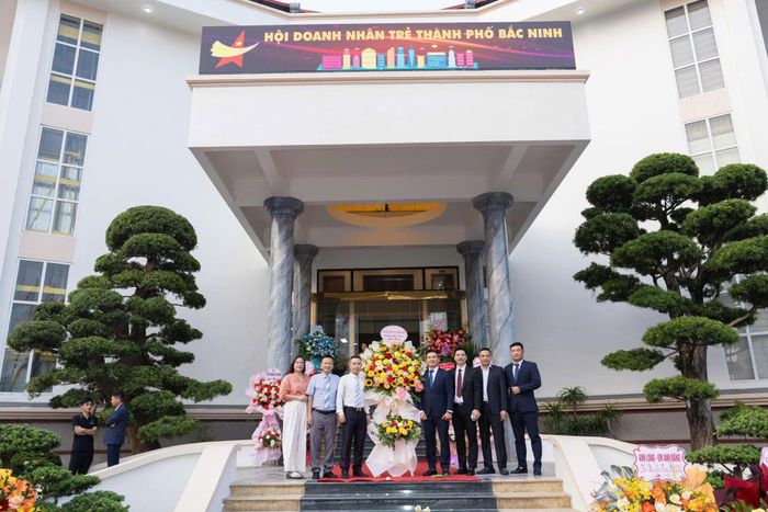 Các đại biểu tham dự buổi lễ