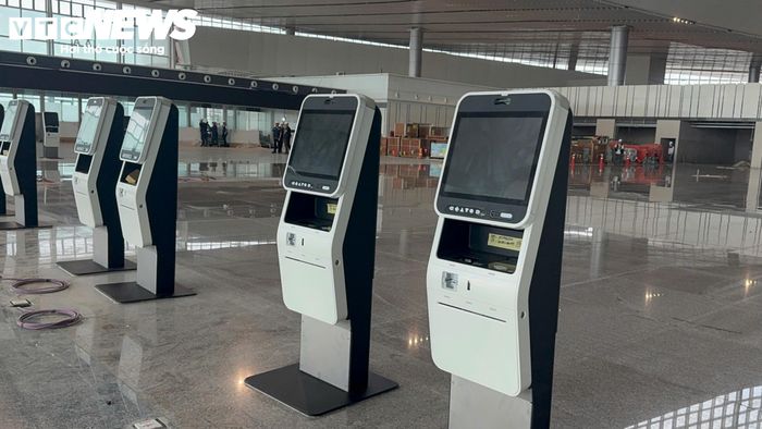 Gói 4.9 về hệ thống cung cấp nhiên liệu tàu bay đạt gần 98%. Hệ thống phòng cháy chữa cháy hoàn thành khoảng 99%, hệ thống điện và điều khiển đạt hơn 99%. Các nhà thầu đang thử nghiệm, tích hợp và vận hành thử hệ thống.