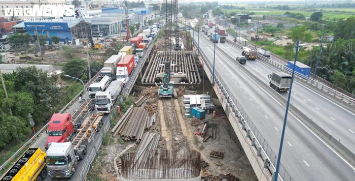 TP.HCM cần ưu tiên hình thành mạng lưới giao thông đồng bộ, thông minh và đa phương thức. (Ảnh: Lương Ý)