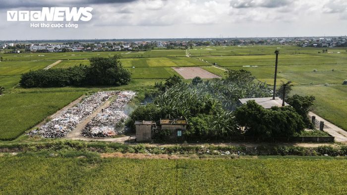 Để làm rõ nguyên nhân lò đốt hư hỏng, phương án xử lý rác và kế hoạch khắc phục tình trạng quá tải, phóng viên Báo Điện tử VTC News đã liên hệ lãnh đạo UBND xã Nam Trực nhưng được thông báo đang bận họp, chưa thể trao đổi.