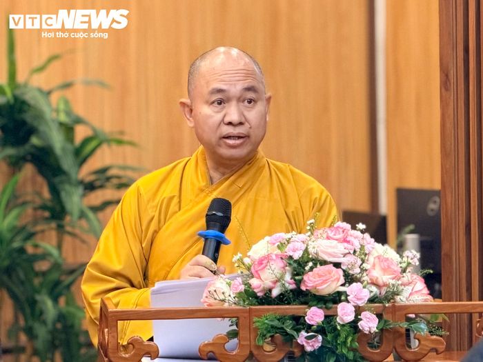 Hòa thượng Thích Đức Thiện, Phó Chủ tịch kiêm Tổng Thư ký Hội đồng Trị sự Giáo hội Phật giáo Việt Nam, phát biểu tại hội nghị.