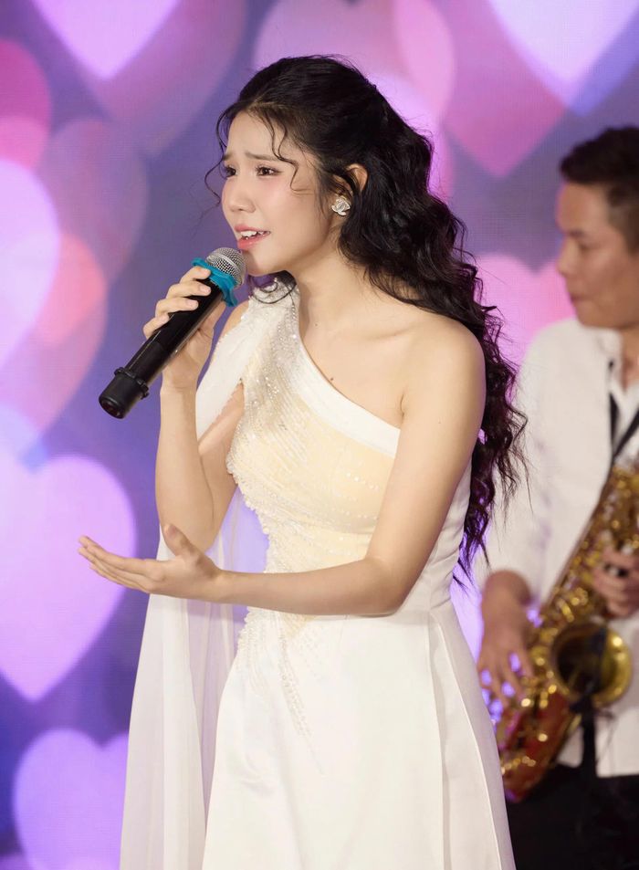 Ca sĩ Nguyễn Phương Anh đoạt giải Nhất dòng nhạc thính phòng tại cuộc thi "Tiếng hát Hà Nội" năm 2025. Ảnh: Hà Nội
