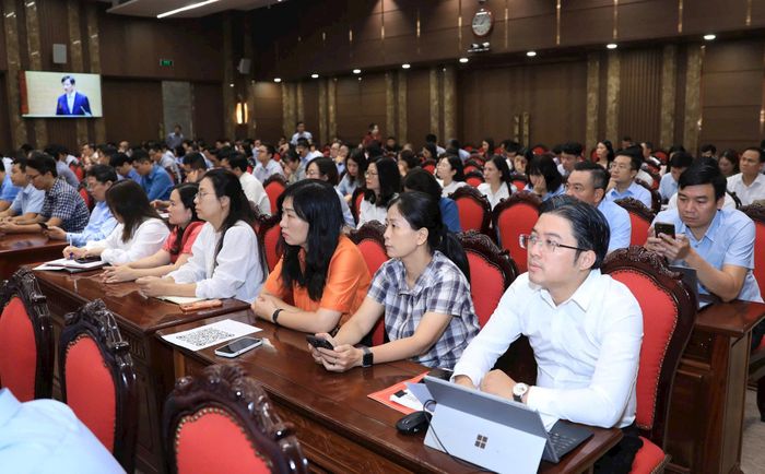 Các đại biểu tham dự hội nghị tại điểm cầu Thành ủy Hà Nội. Ảnh: Quang Thái