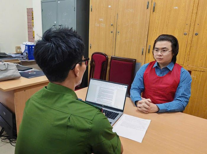 Đối tượng Phạm Tuấn tại Cơ quan Công an. Ảnh: Công an thành phố Hà Nội