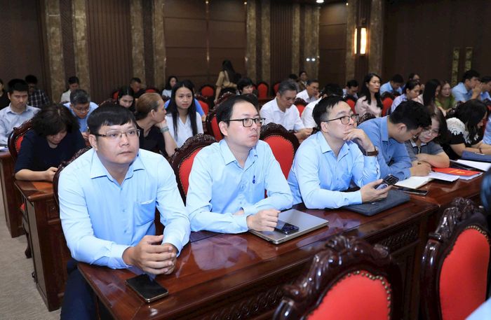 Đại biểu dự hội nghị tại Thành ủy Hà Nội. Ảnh: Quang Thái