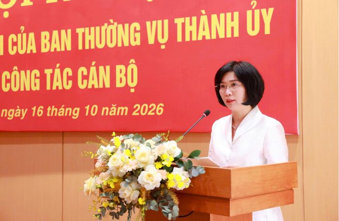 Chủ tịch HĐND thành phố Hà Nội Phùng Thị Hồng Hà phát biểu tại hội nghị. Ảnh: Văn Tuyến