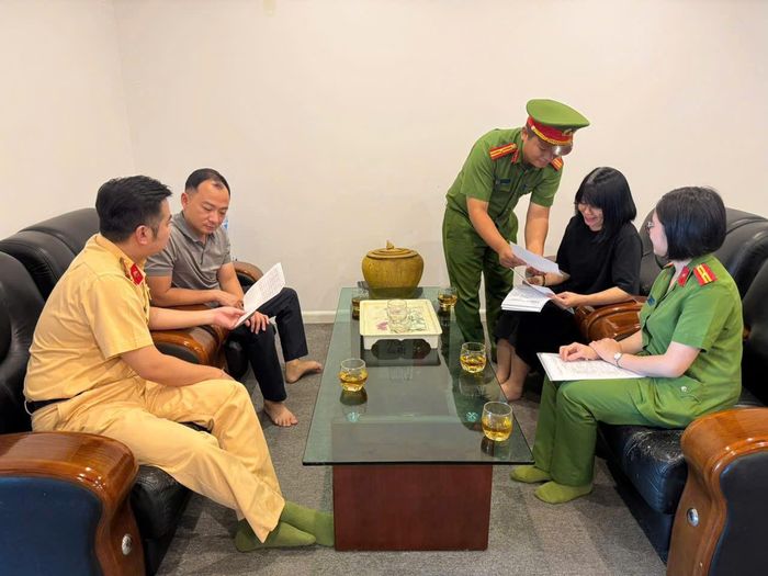 Tại phường Hà Đông, công tác làm sạch dữ liệu phương tiện cũng đang được triển khai. Ảnh: Phạm Công