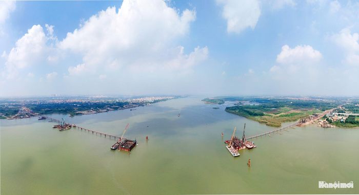 Theo thiết kế, dự án có tổng chiều dài hơn 5,2km, gồm khoảng 3,9km cầu và 1,3km đường dẫn. Riêng đoạn cầu dây văng vượt sông Hồng dài khoảng 780m, tạo điểm nhấn kiến trúc mới trên tuyến giao thông kết nối hai bờ sông.