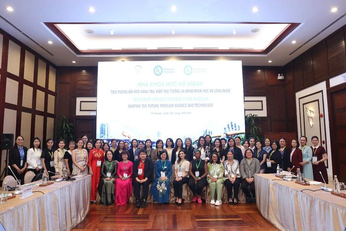 Các nhà khoa học nữ ASEAN tại Hội nghị lần thứ 90 Ủy ban Khoa học, Công nghệ và Đổi mới sáng tạo ASEAN (COSTI-90). Ảnh: PV