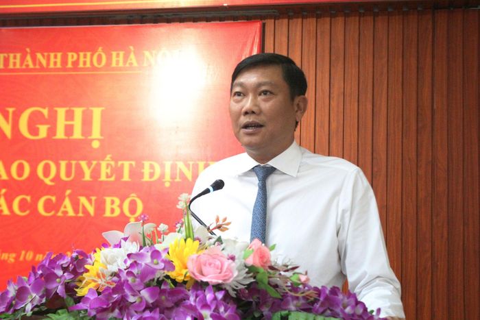 Ủy viên Ban Thường vụ Thành ủy, Phó Chủ tịch UBND thành phố Hà Nội Đỗ Anh Tuấn phát biểu tại hội nghị. Ảnh: Công Phương