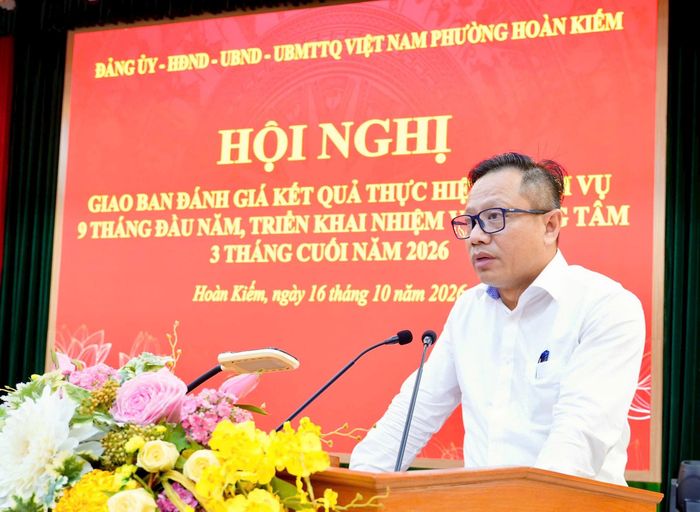 Bí thư Đảng ủy phường Hoàn Kiếm Nguyễn Trúc Anh phát biểu tại hội nghị. Ảnh: PV