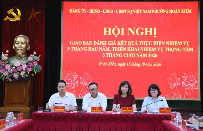 Các đồng chí chủ trì hội nghị. Ảnh: PV