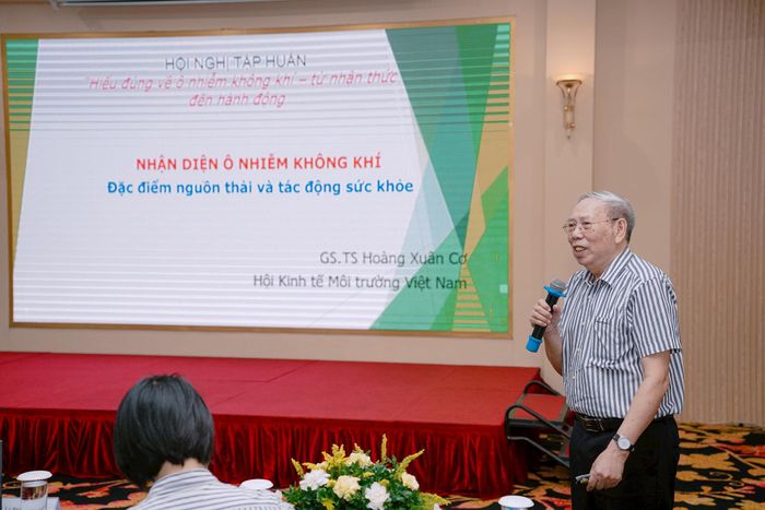 GS. TS Hoàng Xuân Cơ, Hội Kinh tế Môi trường Việt Nam chia sẻ về ô nhiễm không khí tại một Hội nghị do Sở Nông nghiệp và Môi trường thành phố Hà Nội tổ chức. Ảnh: PV