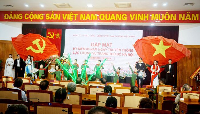 Tiết mục văn nghệ chào mừng tại buổi lễ. Ảnh: B.Duy