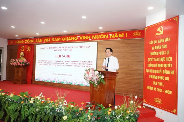 Bí thư Đảng ủy, Chủ tịch HĐND phường Nguyễn Thế Thạch phát biểu tại hội nghị. Ảnh: Bình Nguyên