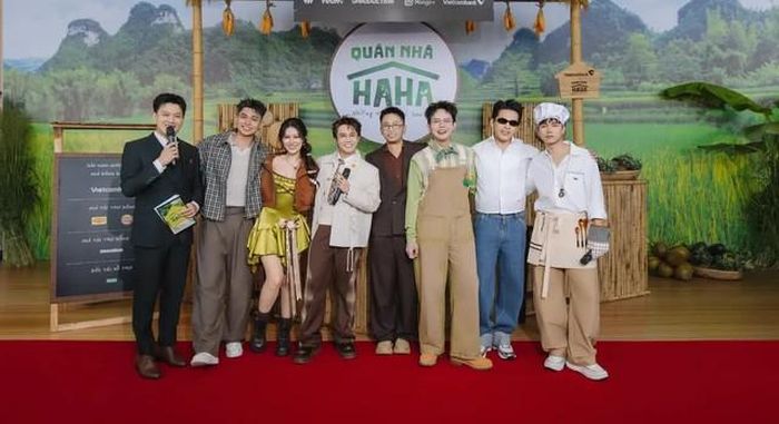 Sự kiện họp báo ra mắt "Quán nhà Haha" có sự góp mặt của nhiều "Anh tài", "Chị đẹp". Ảnh VTV/CTCC