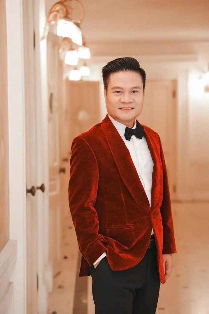 NSƯT Hoàng Tùng coi ca khúc là món quà tri ân gửi tới những người mẹ và chị em phụ nữ.