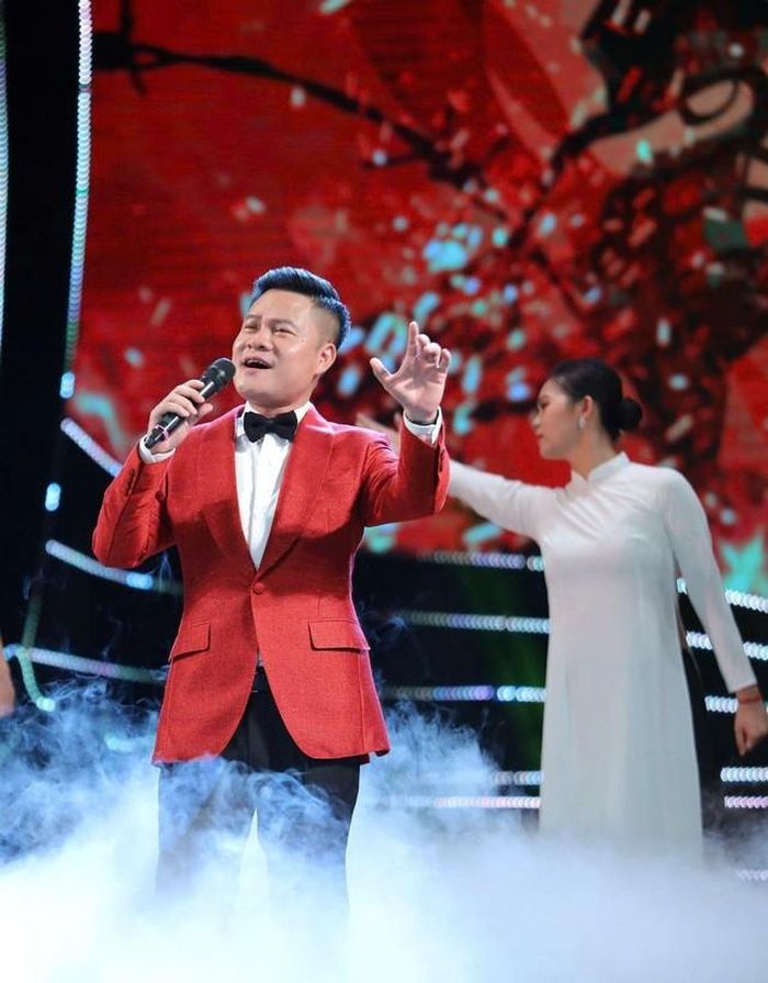 "Bài hát đòi hỏi người hát không được phô trương kỹ thuật quá mức, mà phải hát bằng tất cả sự chân thành, sự nâng niu dành cho người phụ nữ", NSƯT Hoàng Tùng chia sẻ.
