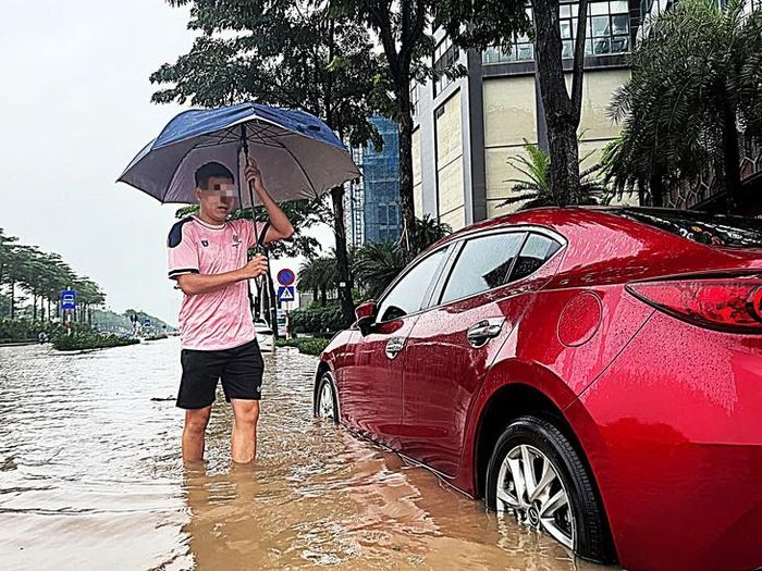 Theo Sở Xây dựng Hà Nội, đơn vị đang tập trung thực hiện các nhiệm vụ thuộc lĩnh vực giao thông, thoát nước và xử lý úng ngập. (Ảnh Thành Long)