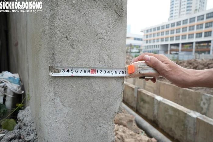 Nhà siêu mỏng trên đường Phạm Hùng - Lê Đức Thọ, vị trí hẹp nhất chưa đến 20cm.